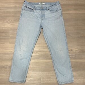 Levi's Women's Light Blue Straight Leg Jeans